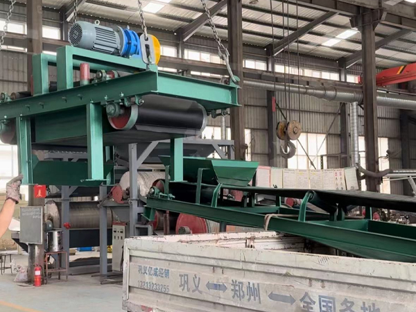 青島永磁自卸式除鐵器和輸送機(jī)